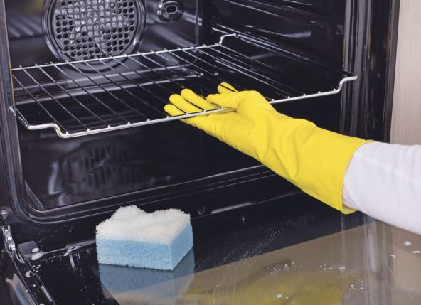 rerna---stockphotocloseupoffemalehandwithyellowprotectiveglovescleaningoven359553911.jpg