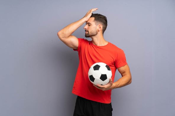 sportista--stockphotohandsomeyoungfootballplayermanoverisolatedwhitewallhasrealizedsomethingandintending1564418806.jpg