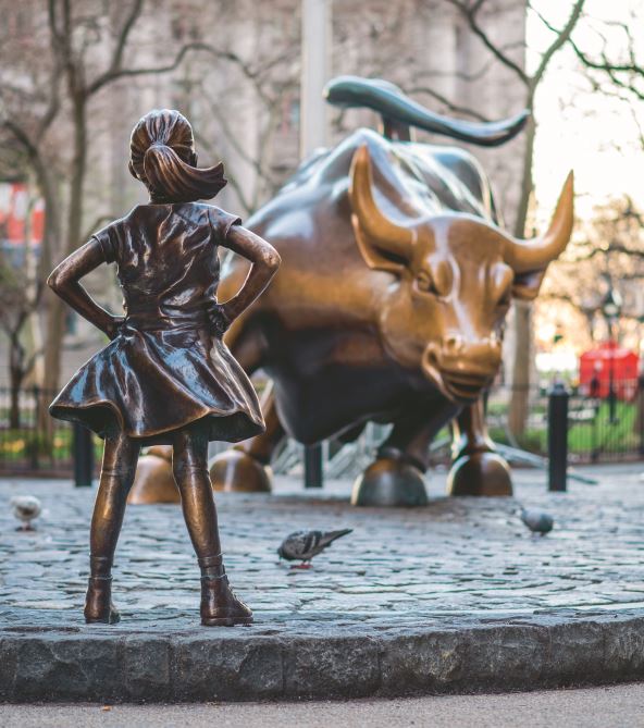 stockphotonewyorkusaaprilthefearlessgirlstatuefacingchargingbullinlowermanhattan617959379.jpg