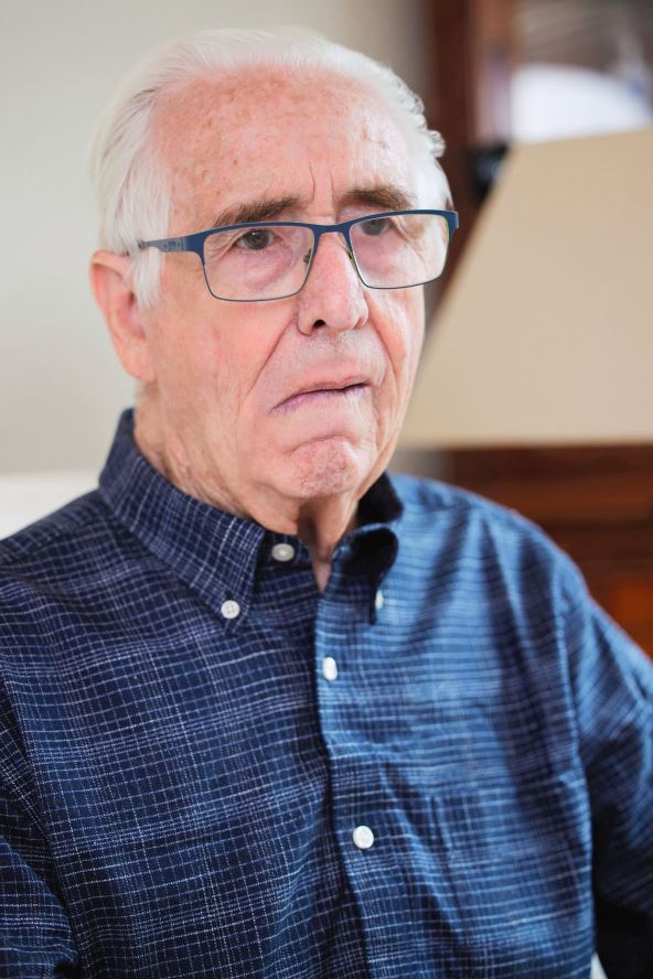 glavna---stockphotoportraitofseniormanathomesufferingfromstrokeshowingdroppedsideofface1999022342.jpg