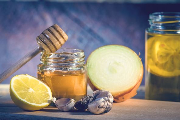antr--stockphotonaturalmedicinesagainstflueandcoldhoneylemonhotteaonionandgarlichealthconcept540367687.jpg