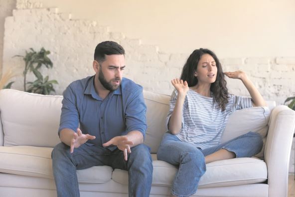 necu-sad-o-tome--stockphotoangrycoupletalkinginemotionalconflictarguingshoutingannoyedworriedhusbandandwife2184585687.jpg
