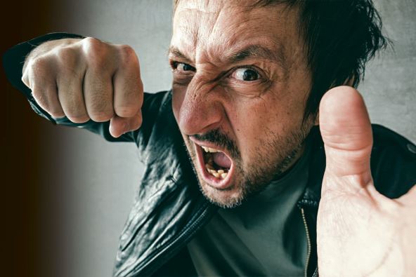 glavna--stockphotoaggressivemanpunchingwithfistduringthefightfromvictimspointofviewviolenceandcrime763428955-copy.jpg