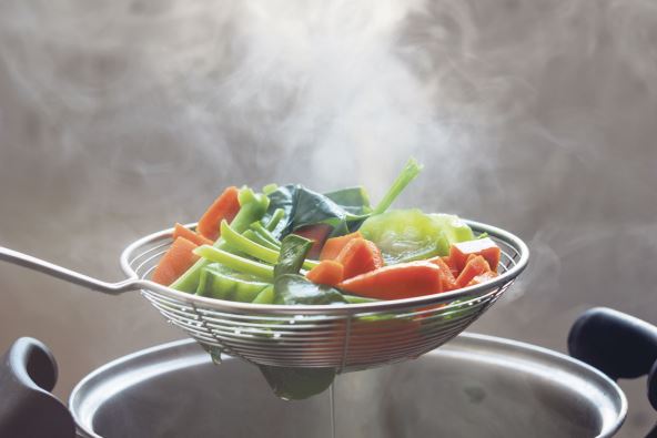 sargarepa--stockphotothesteamfromthevegetablecolanderinthedarkselectivefocus745226983.jpg
