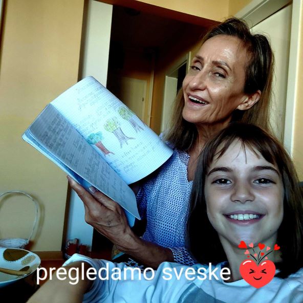 zajedno-uce-i-gledaju-kviz-ljilja-i-darija.jpg
