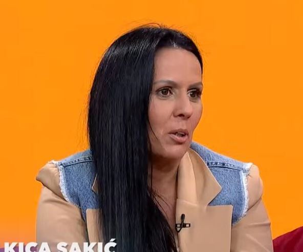 20240619-15-53-12specijal-posvecen-sinanu-sakicu--6-godina-od-smrti-pevaceva-cerka-pred-kamerama-.jpg