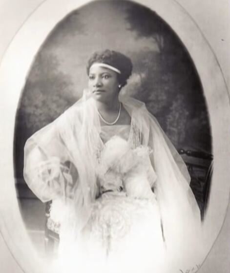sara-bridlav.jpg