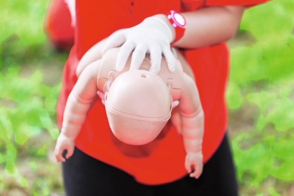 antr-1-stockphotousingtheheimlichmaneuveronchokingbabyorchild2271685075.jpg