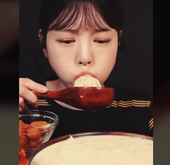 20240815-08-21-16cold-bean-soup-noodles-and-sweet-fried-chicken--mukbang---tiktok.jpg