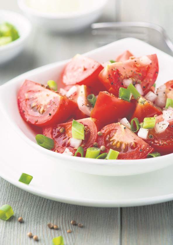 paradajz--stockphototomatosaladwithspringonionandcorianderseedshomemadefoodsymbolicimageconceptfora106925597.jpg