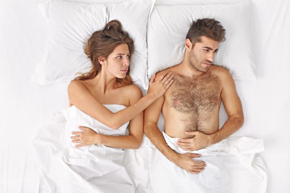 ne-navaljujte-ako-mu-se-ne-prica--stockphotoattractivefemalecheeringupheranxiousmaninbedbeardedcaucasianmalefeelingfrustrated712524466.jpg