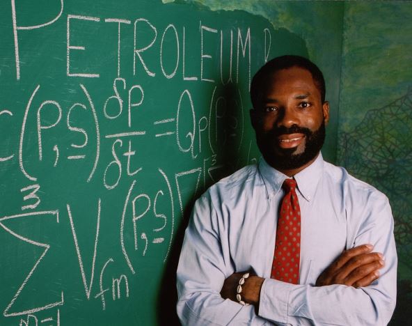 1367pxphilip-emeagwali-with-scribbled-exxonmobil-equations.jpg
