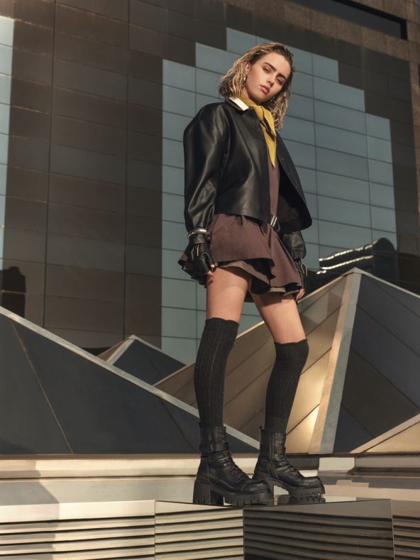 k088aw24-rebelboots-catwalk-11119670-youngwoman-312.jpg