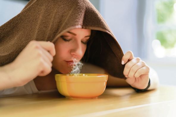 inhalacija--stockphotowomandoinginhalationalternativeherbalmedicineusingsteambowl2197497289.jpg