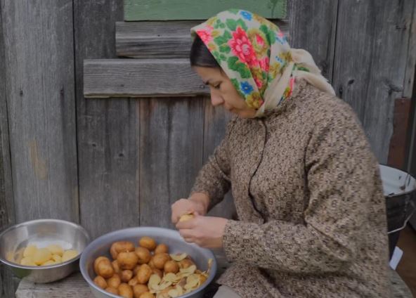 20241226-09-50-25a-woman-living-alone-in-the-mountains-roasted-a-whole-lamb--but-for-what-----y.jpg