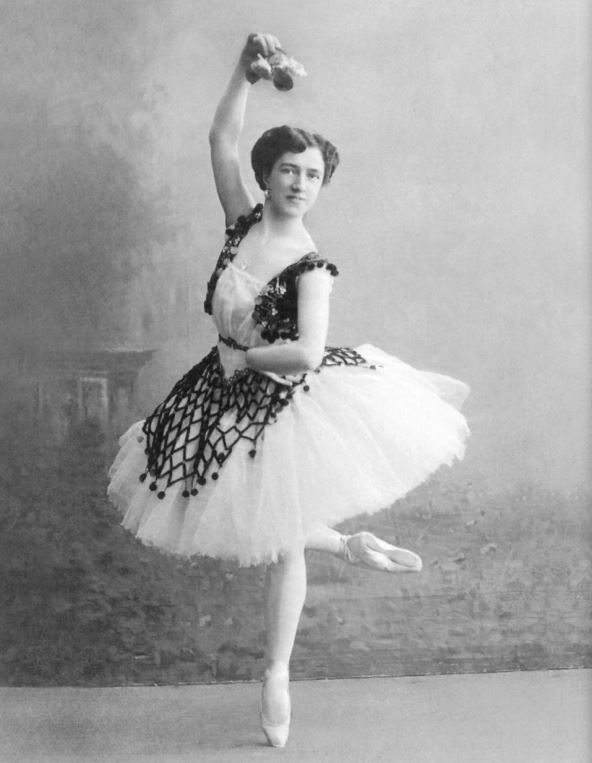 agrippina-vaganova-esmeralda-1910.jpg