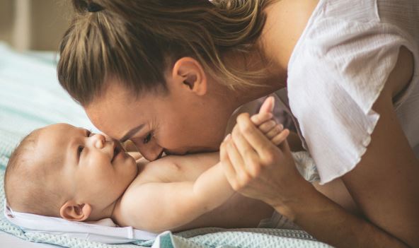 glavna--stockphotomomisthereanywordmorebeautifulmotherandherbabyboyathome1551547652.jpg