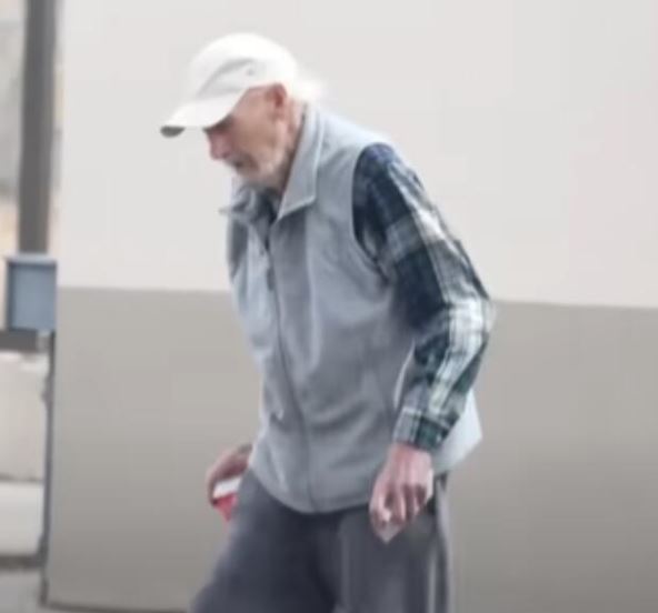 20250227-11-39-33gene-hackman-94-spotted-in-new-photos-wearing-nearly-identical-outfit-from-wee.jpg