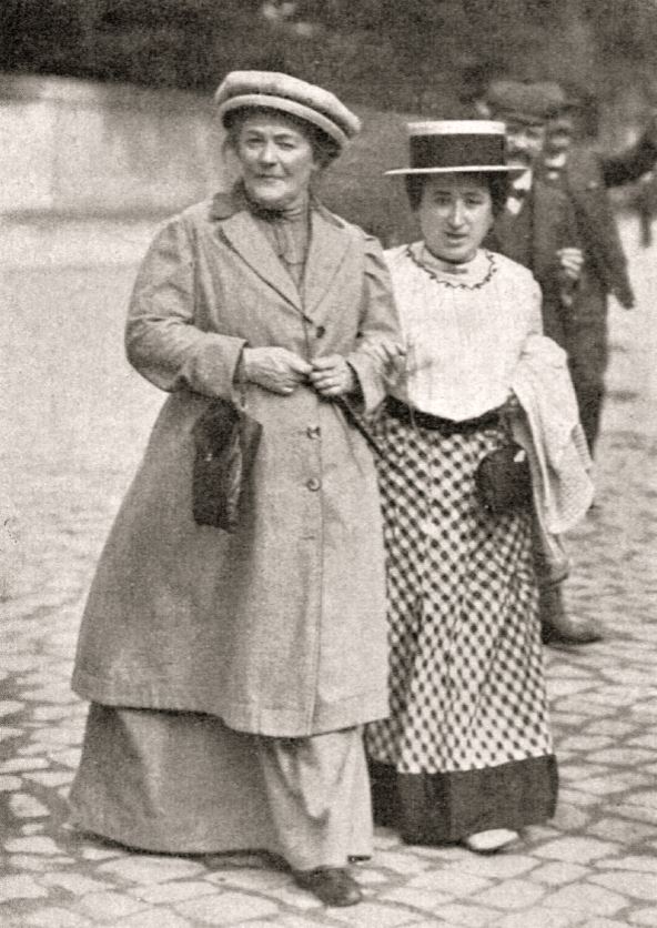 zetkin-luxemburg1910.jpg