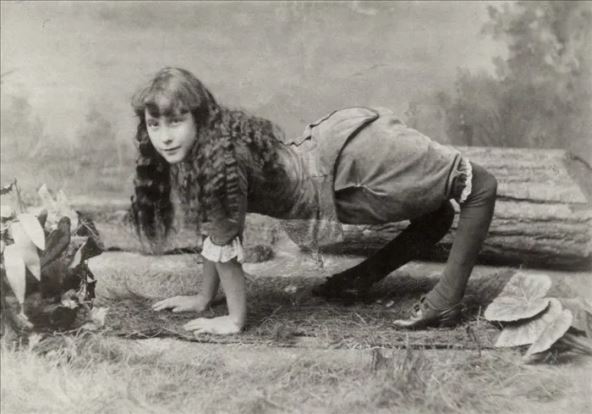 Ella_Harper_(The_Camel_Girl).jpg
