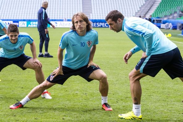luka-modric-sa-zenom (8).jpg