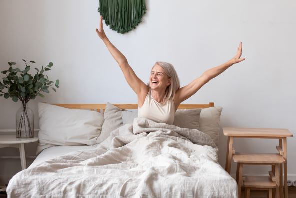 KO USTAJE RANO SIGURNO CE BITI ZDRAVIJI     stock-photo-refreshed-elderly-s-female-wakes-up-in-morning-stretches-seated-in-bed-in-light-bedroom-at-home-1575687820.jpg
