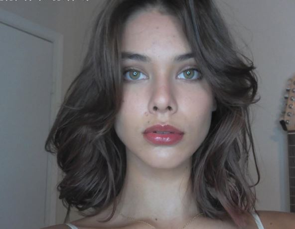 Laneja Grejs.png