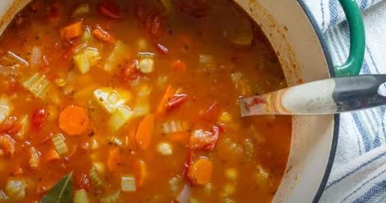 Paradajz čorba krcata povrćem