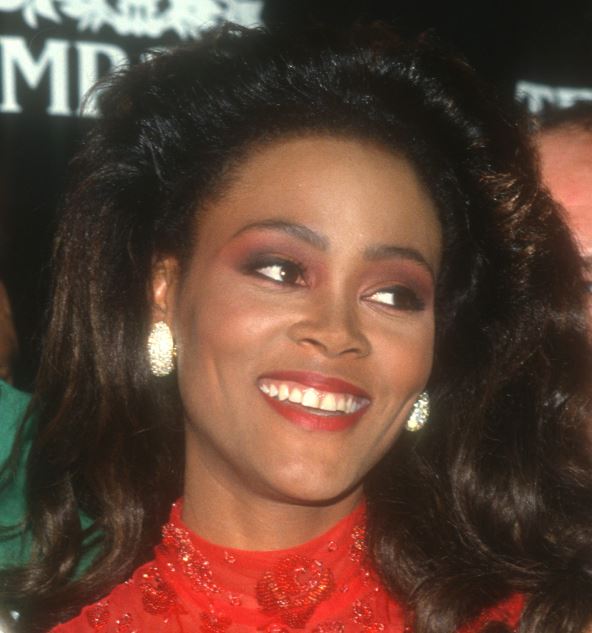 Robin Givens nasmejana i srećna