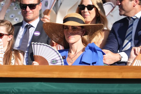 Kejt Midlton u slamntaom šeširu na Vimbldonu