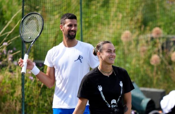 novak-djokovic-i-sabalenka-na-teniskom-terenu (2).jpg