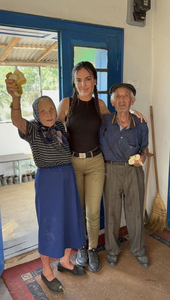 Baka Mirjana, Tmara Misirlic i deda Sreten.jpg