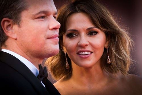 Met Dejmon sa suprugom