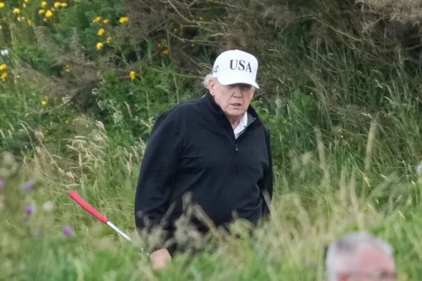 Donald-Tramp-igra-golf.jpg