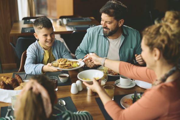 stock-TREBACE VAM VREMENA DA VAS NJEGOVO DETE PRIHVATI  photo-happy-family-eating-breakfast-while-staying-in-a-hotel-focus-is-on-boy-2438028159.jpg