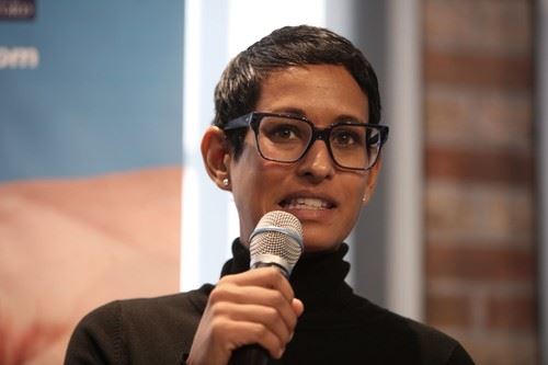 Voditeljka Naga Mančeti sa BBC-ja