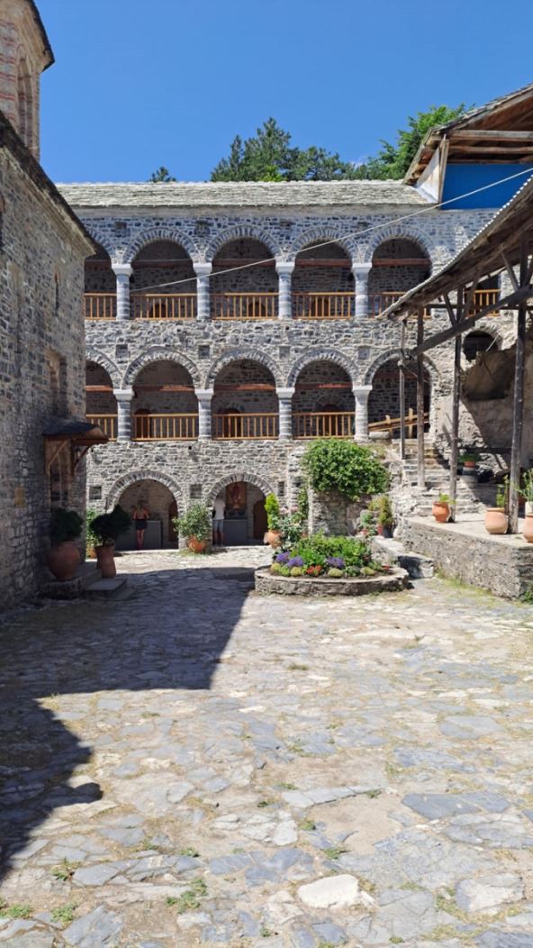 Manastir posvećen svetom Dionisiju