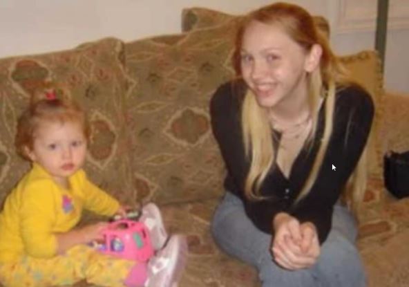 Majka zabavlja ćerku