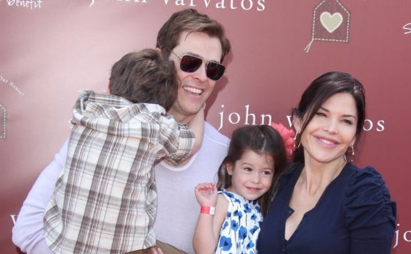 Loren Sančez sa decom.jpg