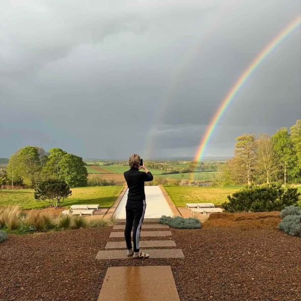 Porša de Rosi fotografiše dugu