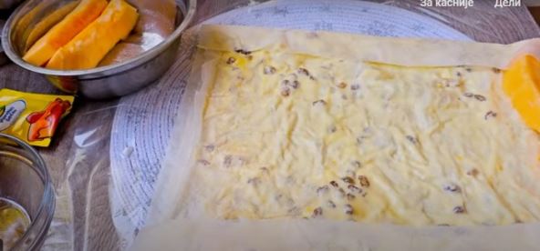 Slaganje pite od dinja sa kupovnim korama