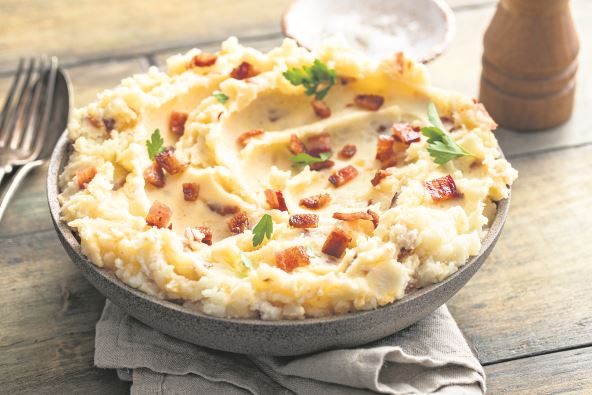 SLANINA  stock-photo-bacon-mashed-potatoes-with-cheddar-cheese-and-fresh-parsley-2122867178.jpg