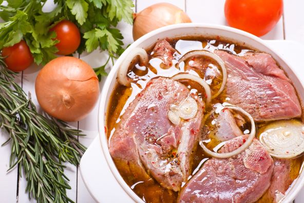 KAD JE VREME ZA MARINADU  stock-photo-marinating-meat-with-spices-and-onion-127174205.jpg