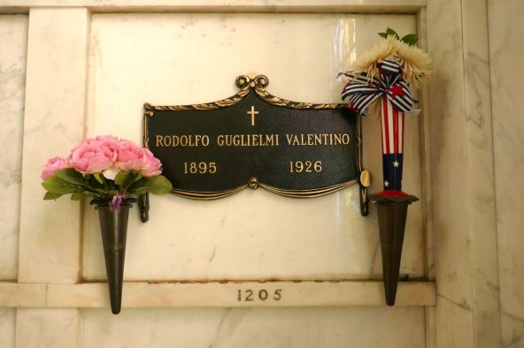 Grob Rudolfa Valentina