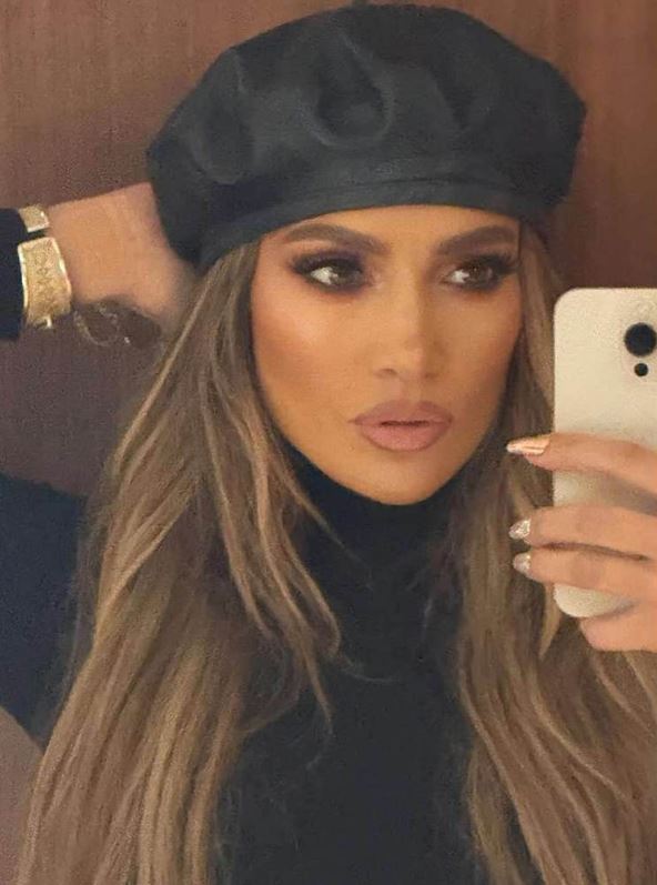 Dženifer Lopez selfi ispred ogledala