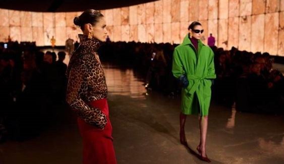 Modna revija dve manekenke