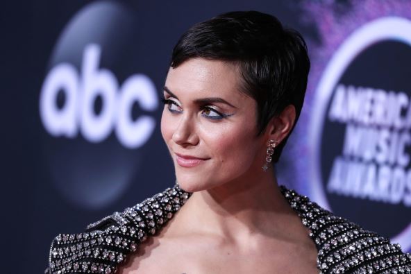 Alison Stoner na crvenom tepihu