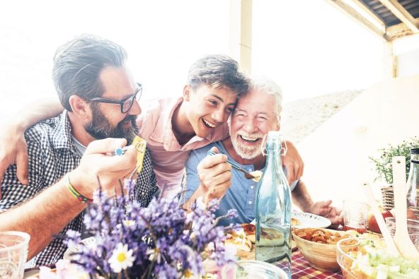 8 Deca brzo odrastu. Maksimalno iskoristite vreme koje provodite s njima   stock-photo-happy-people-family-concept-laugh-and-have-fun-together-with-three-different-generations-ages-1395842366.jpg