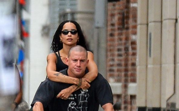 Zoi Kravic i Čejning Tejtum na biciklu