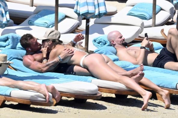 Sabalenko na plaži sa novim dečkom